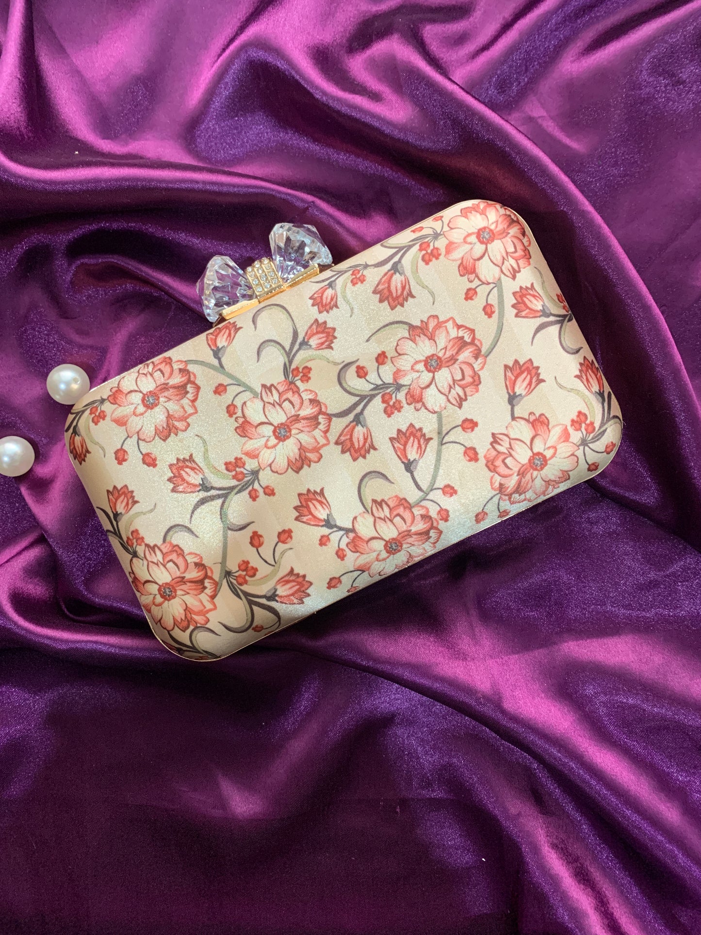 Tahera Bow Knob Clutch