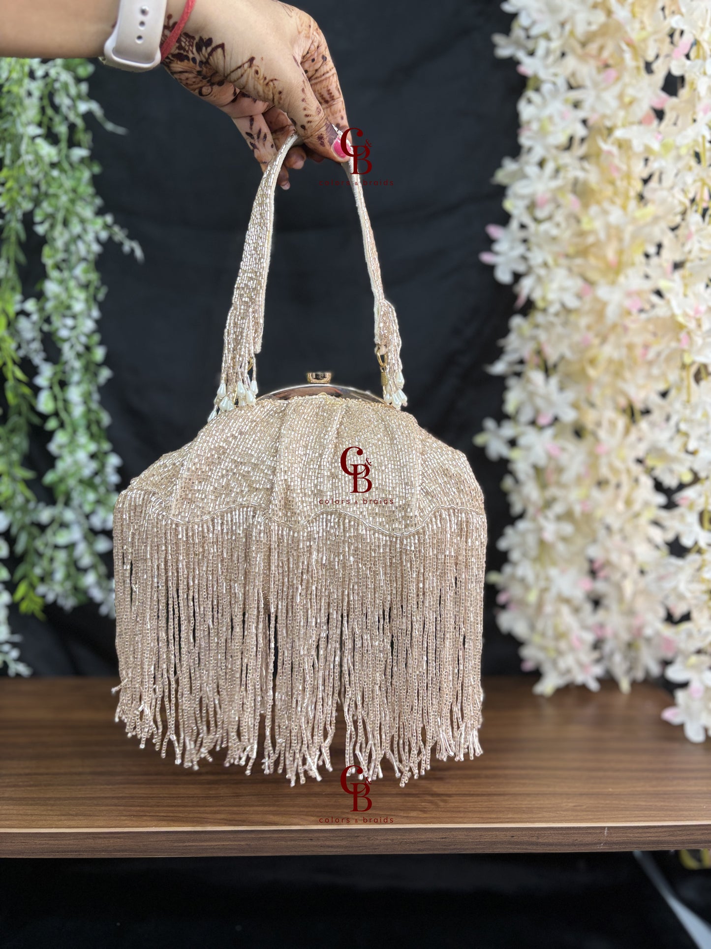 Cut Dana Long Tassel batua