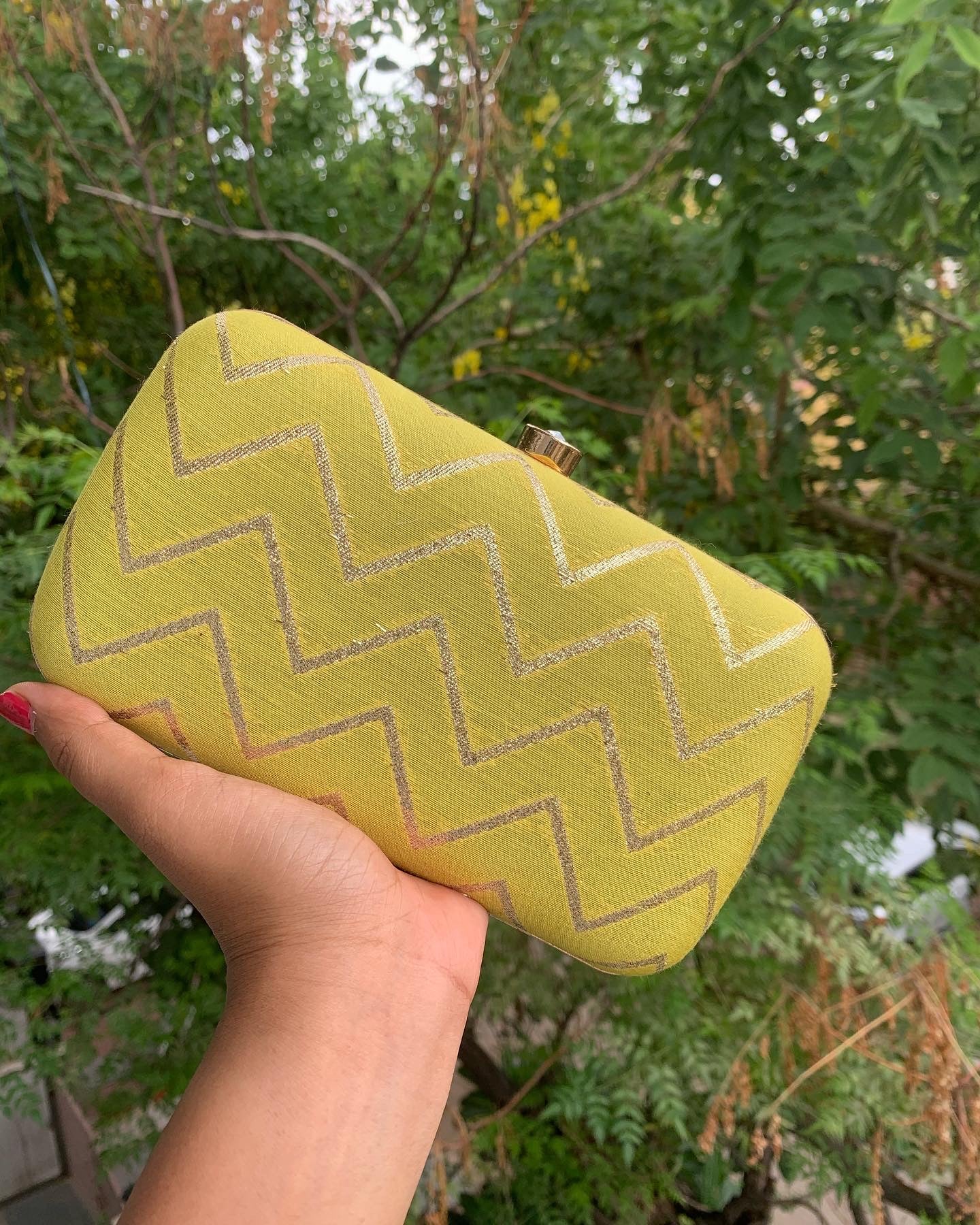 Zig Zag Clutch